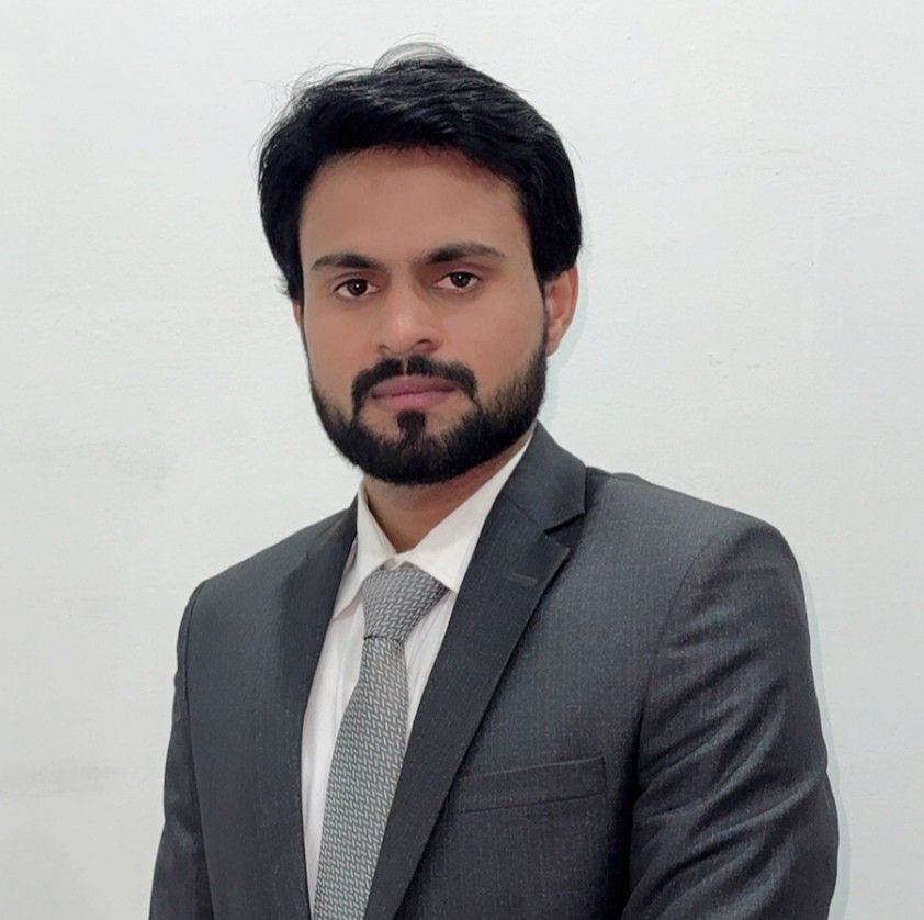 a senior digtal marketing specialist